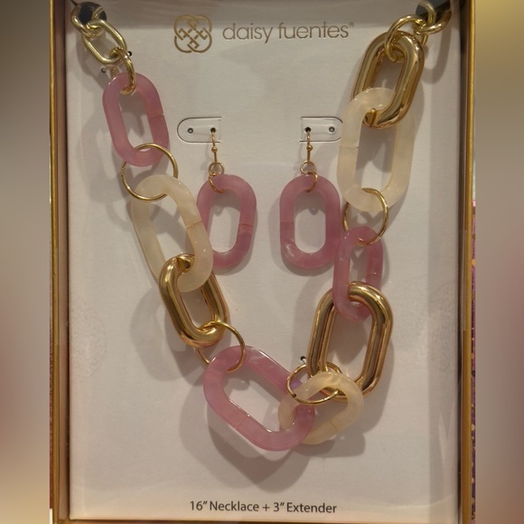 Daisy Fuentes Chunky Link Necklace and Earring Gift Box Set - Picture 3 of 4